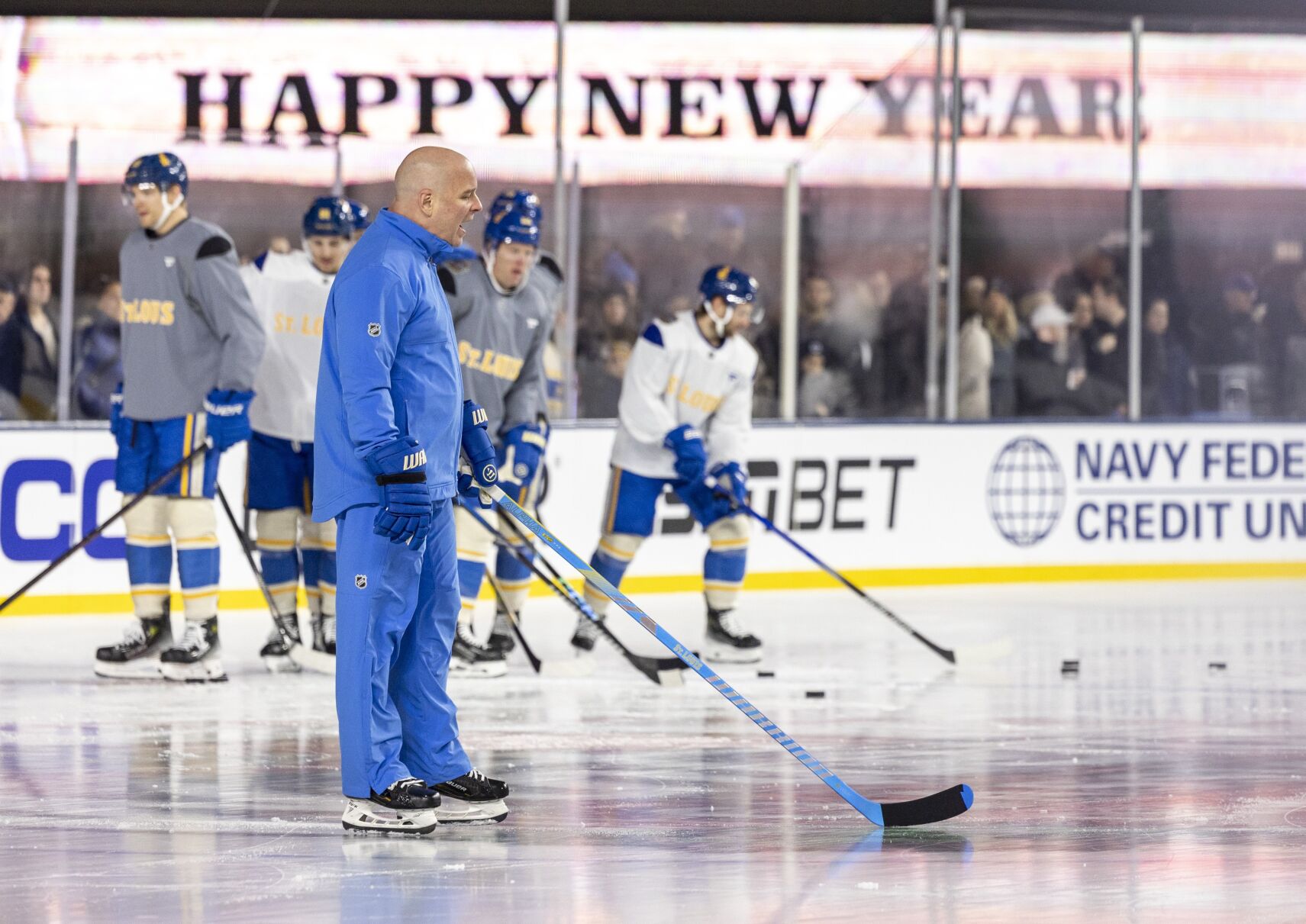 51şÚÁĎ Blues practice ahead of the Winter Classic in Chicago